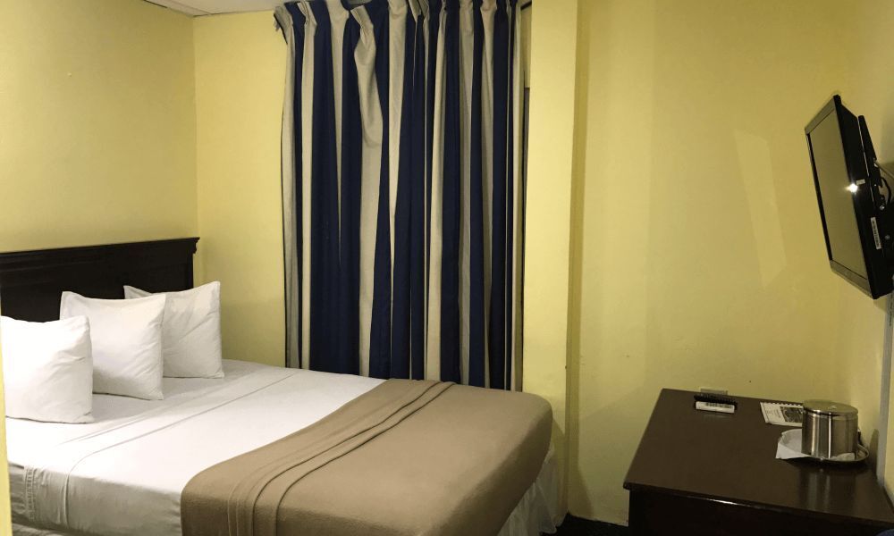 airport suites hotel 11