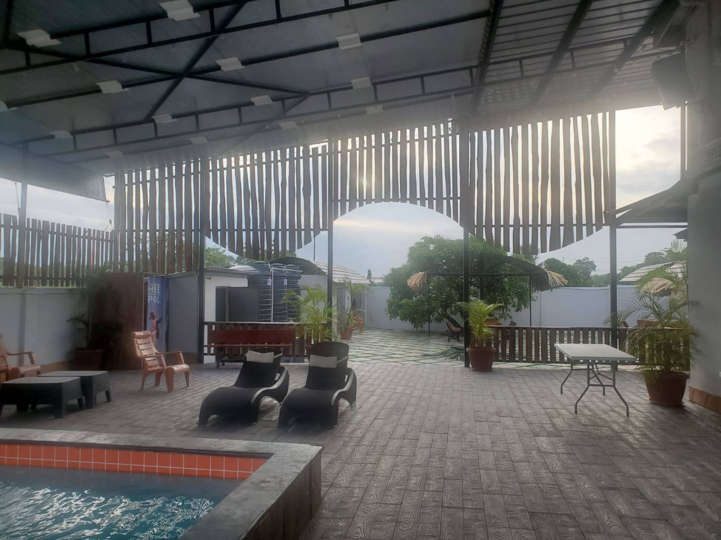 clintos pool resort 2