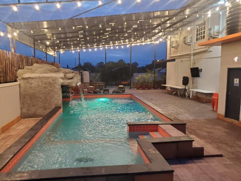 clintos pool resort 5 768x576