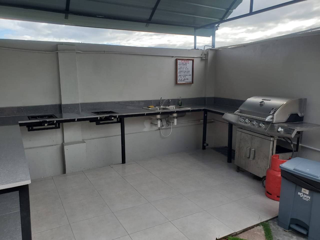 clintos pool resort 6